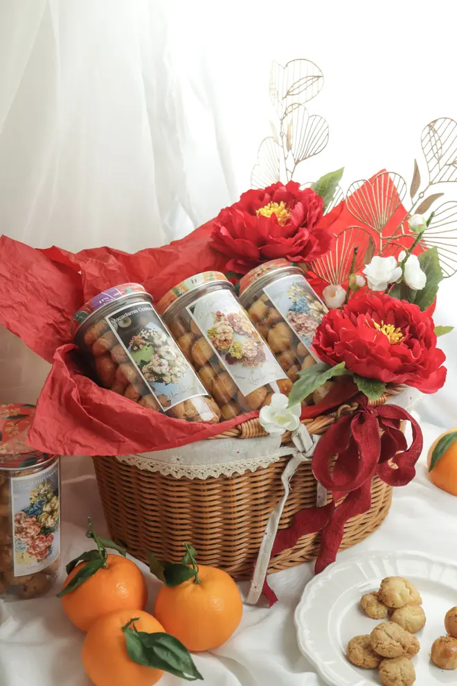 Usher In Prosperity With Mmg Patisserie'S Chinese New Year Delicacies 44 Dragon'S Fortune Cookie Gift Basket