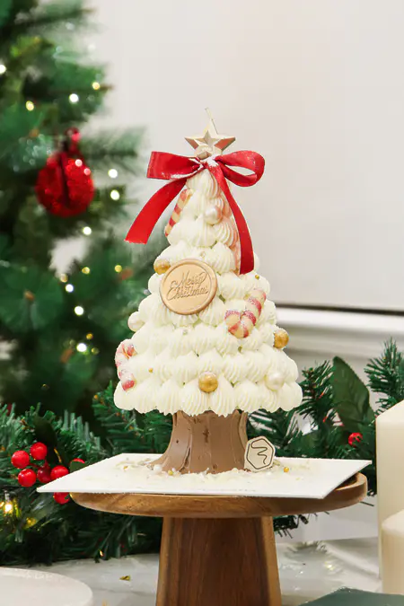 Christmas Cakes 23 White Christmas Tree